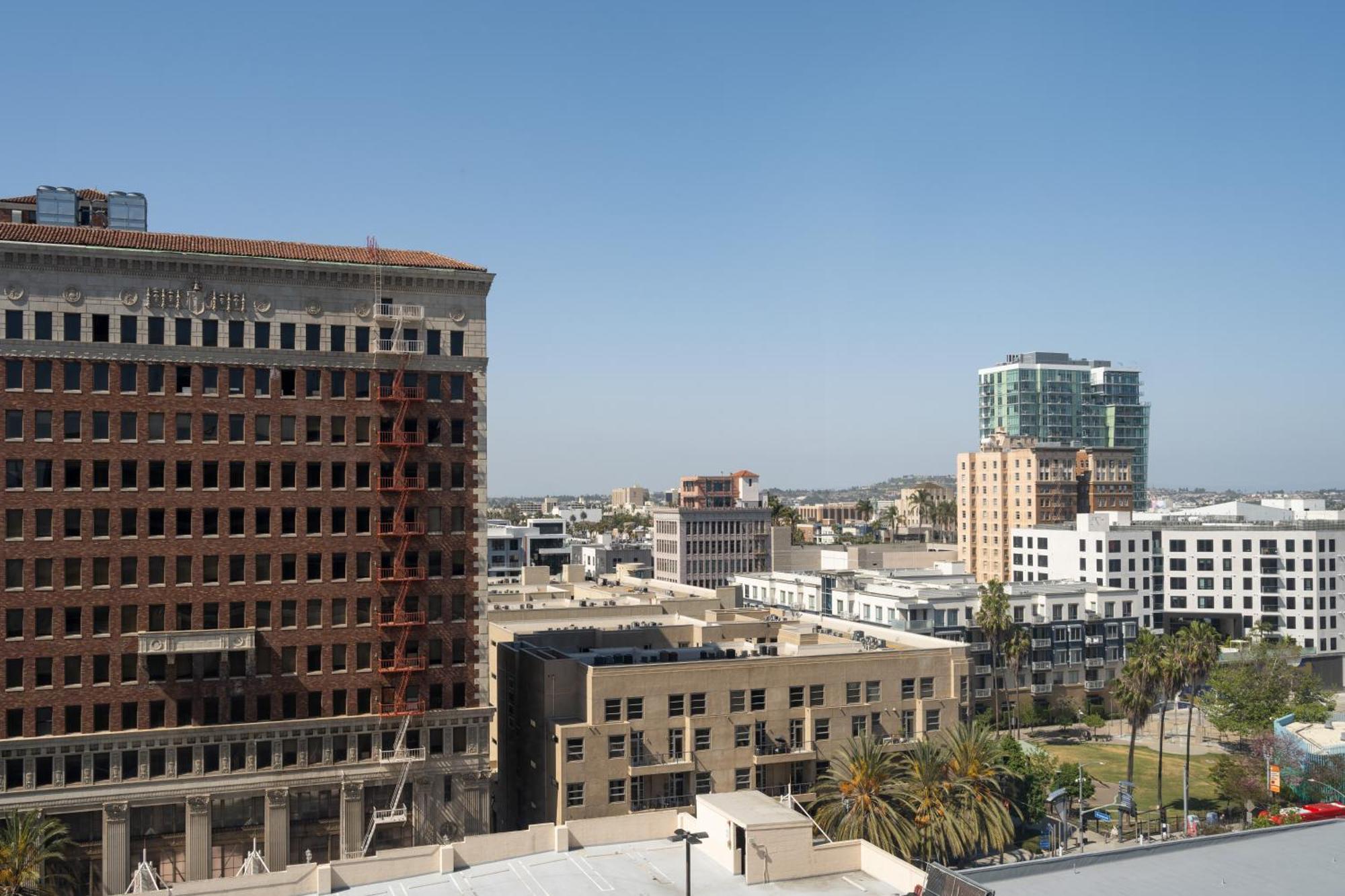 Marriott Long Beach Downtown Hotel Exterior photo